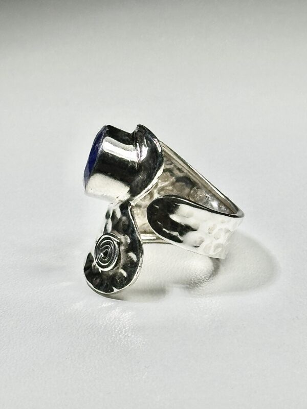 Anillo con Zafiro Mod. A7 - Imagen 2