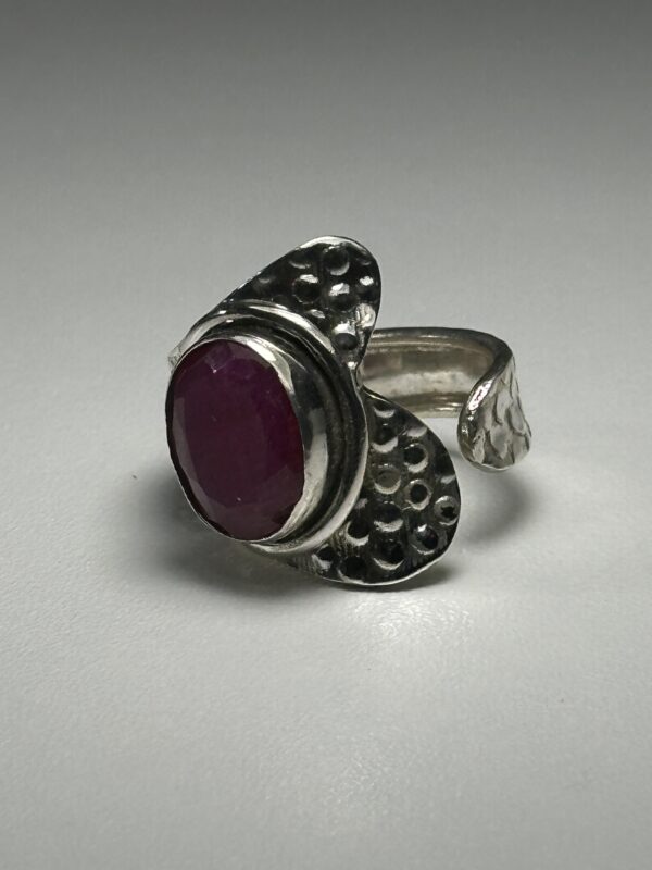 Anillo con Rubi Mod. 14 - Imagen 2